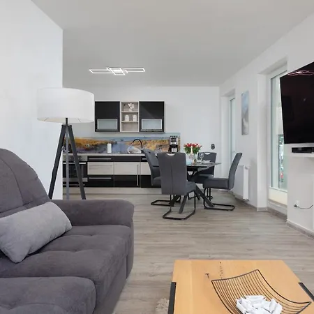 River And Port View Apartment By Noclegi Renters Swinemünde Exterior foto
