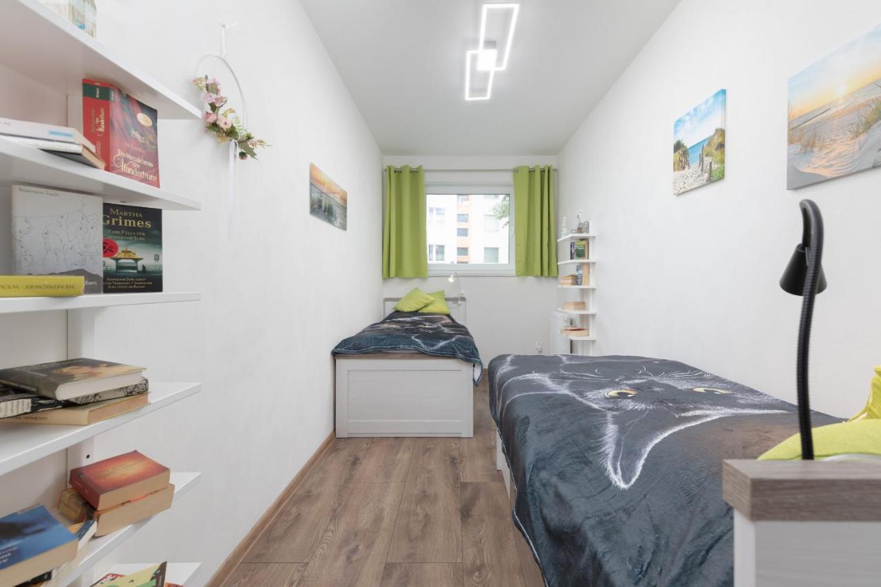 River And Port View By Renters Apartment
