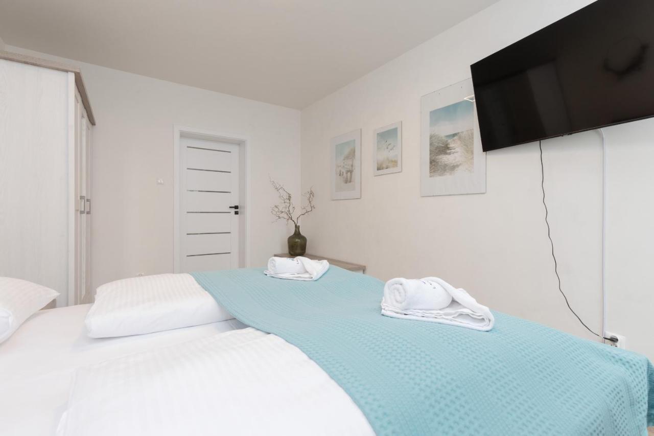 River And Port View By Renters Apartment