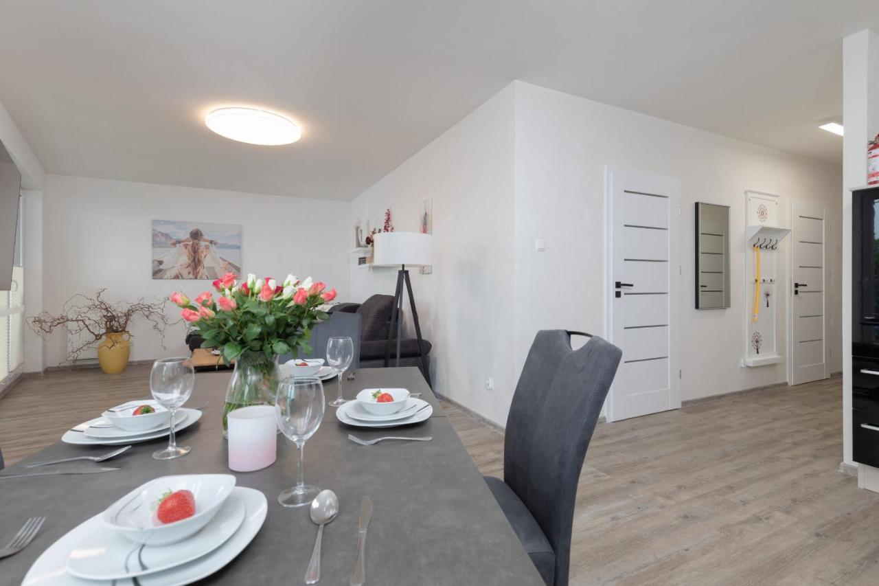 Apartment River And Port View By Renters *