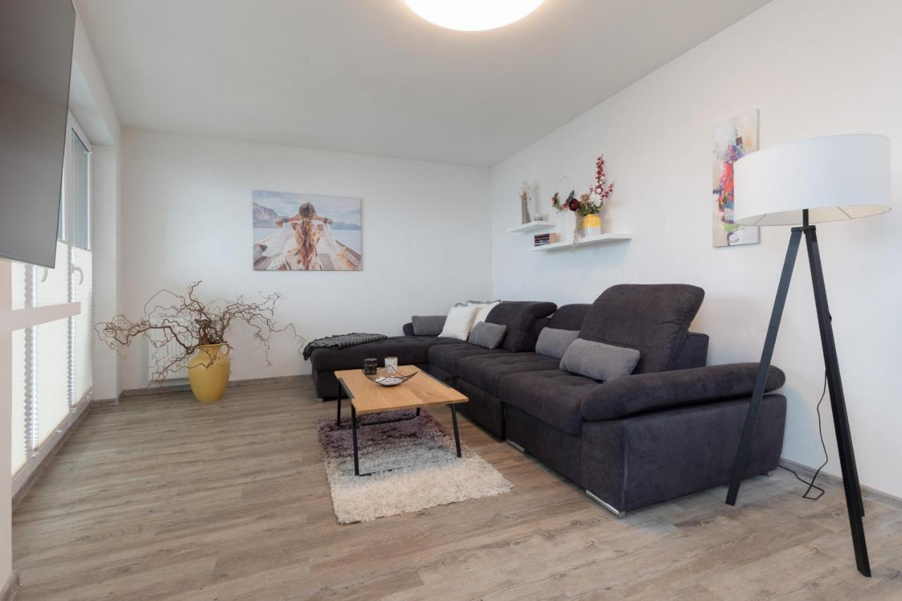 River And Port View By Renters Apartment *